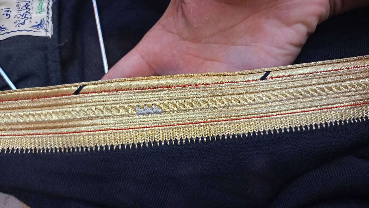 عباية رجالي باله خليجي نضيف أخو الجديد سعودي ملكي مميز نخبه مثل ما موضح بل الصور جاسبي مميز فرنسي ثاني رفيع قماش الماني خفيف شبيه الياباني نسبه الصوف

40% تلبس طول 140 145 . طول الردن 66 س

السعر 40 الف قفل اكو توصيل لكل المحافضات

للتواصل على الرقم ***********
