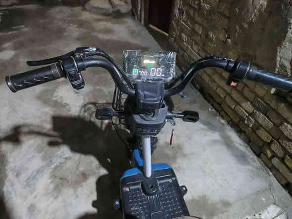 سلام عليكم دراجة شحن للبيع حجم 14 بطاريات 4 مكان ميسان  الرقم ***********
