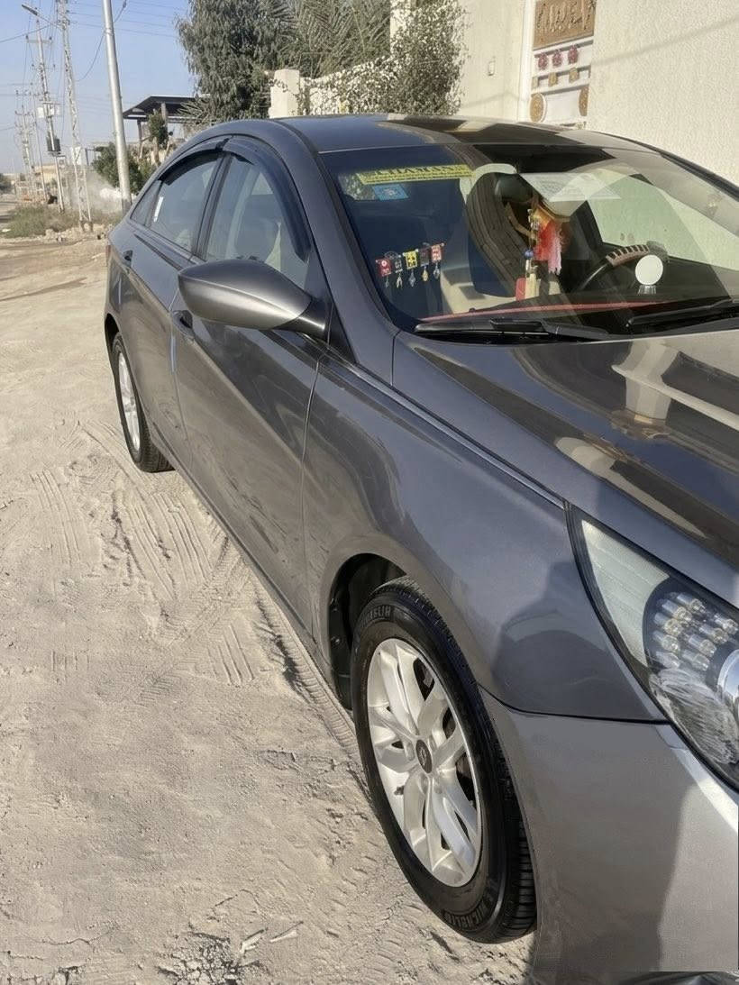 سنواتا ٢٠١٣ وارد امريكا بدون ضربه فقط بيبان ثنين صبغ سبب جراد غير هاي البودي كفاله و حلو مكينه وكير GDI 2400 تبريد حداديه لايتات زنون جاهزه من كلشي السعر 110 و بيها مجال حك الجيه
رقم الهاتف ***********  
ال مو شراي لايتصل جزاكم الله خير
