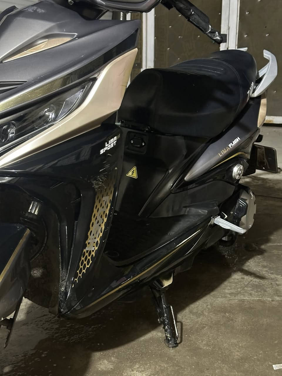 سكنس مستخدم للبيع
كلوب زنون اشارات دبل اشاره
نضام  R,D,P
سرعه 65 
بطاريات ٦ دبل كرافين 26 امبير  72 فولت
حساس بريك وستاند
Usb شاحن للتلفون 
بريكات دسم دهن حجم التاير ١٢ 
ملف 2000w 
وقفل بمكان الجوزه 
وسوي وبصمه وتشغيل عن بعد ومانع سرقه  عدد 2
شاشه تطلع الاعطال
شاحنته الاصليه
تمشي 40 كيلو مسافه 
مكاني شهداء البياع 
واتساب ***********
السعر 900 وبيها مجال
