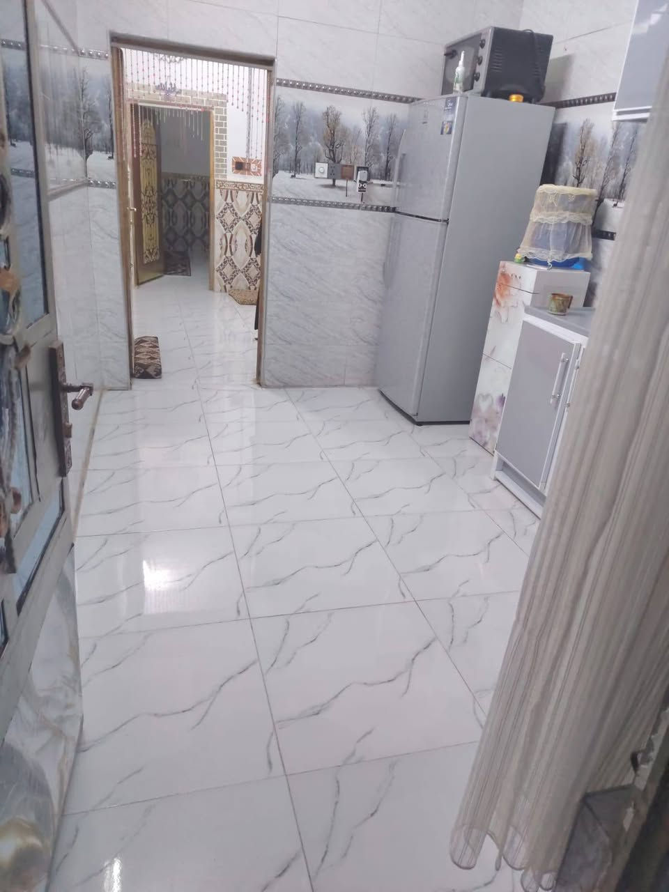 بيت للبيع المساحه 100طابقين الجوه غرفه وصاله ومطبخ وصحيات داخل وخارج واستقبال الطابق اثاني غرفه وصاله وتخاريج الرضيه كرانيت الحمامات سيراميك المطبخ سيراميك طارمه البيت كرانيت  البناء نص بلوك ونص طابوك ول طابق الثاني فرمستون سقف شيلمان البيت درجه أوله كامل مكمل البيت فول العنوان حي المنتضر وره اسواق فاضل الشافعي وره طاقه طاقه مال الكهرباء البيت حله من صور اي ضرر واي شي ماعايزه البيت مال جناي البيت فوك الفول الاستفسار ***********
