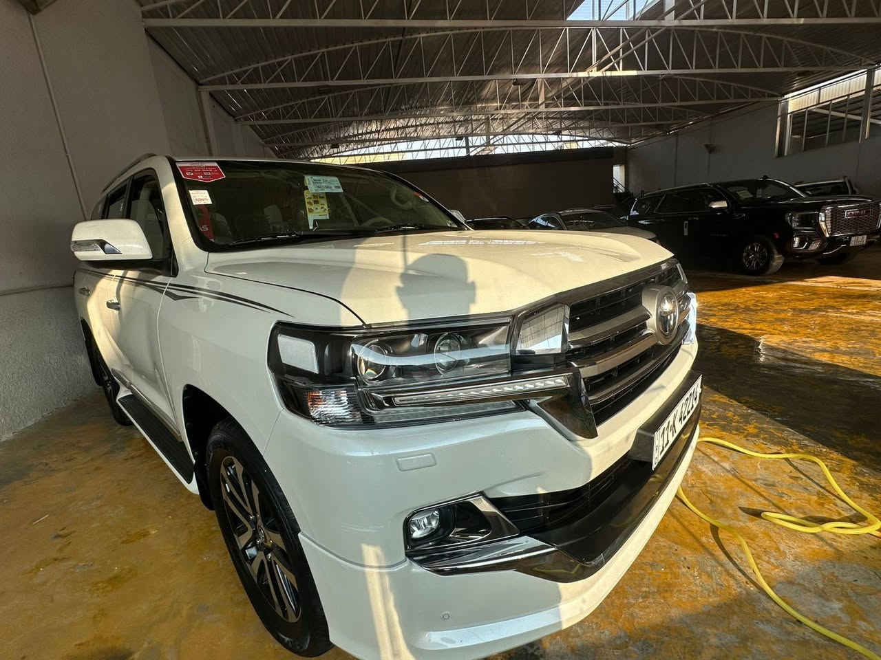 سلام عليكم لاندكروز ٢٠١٩ساز باب اول دبل كرسي كهرباء كشن سائق ٣وضعيات ٣شاشات صندوق شفط زراك لايت حساسات أمامي خلفي ٣قطع تبريد ٤بصمات تخم تاير جديد كير مكينه بشرط كفاله عامه بدون صبغ فقط مكانين في بي ار ارقام وهزه جديد بسمنه سعر ٥٣٠ وبيه مجال لشراي العنوان بغداد ***********
