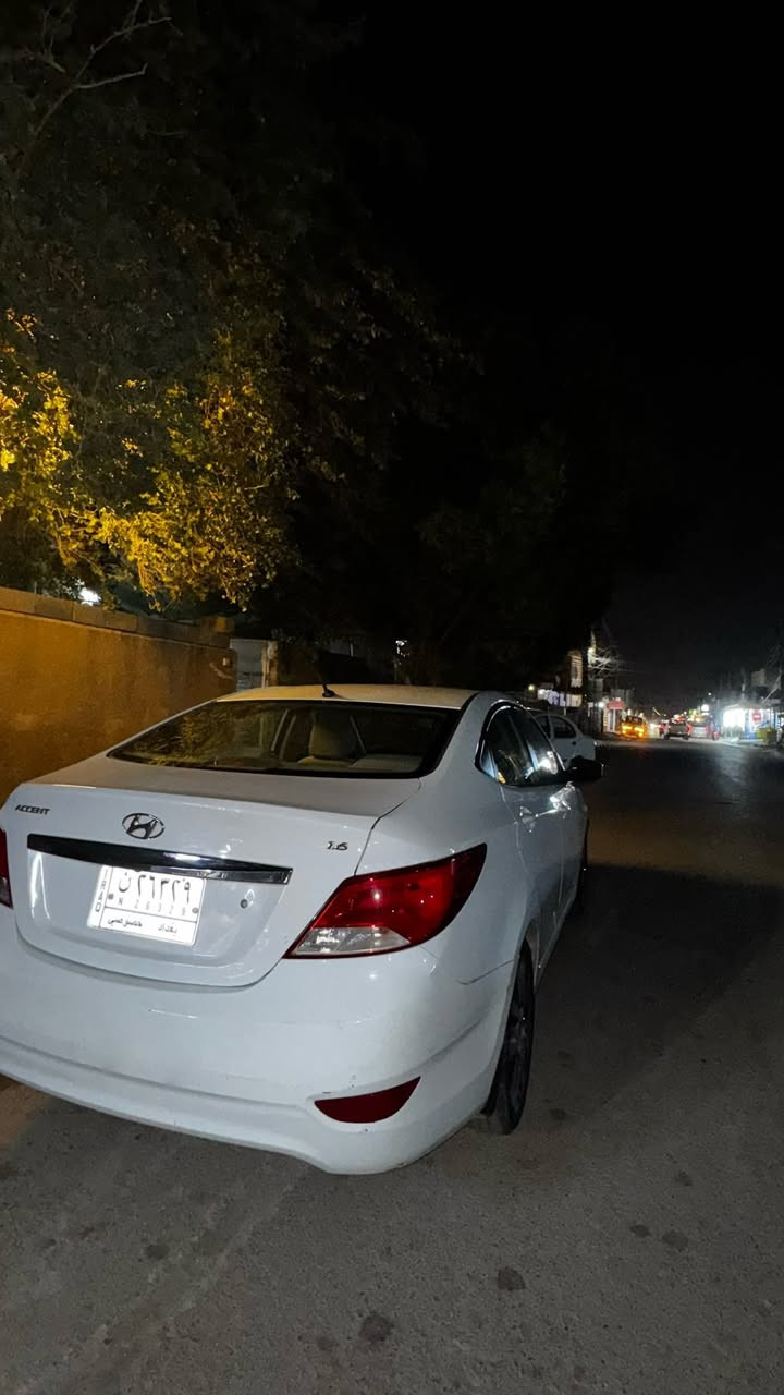 السلام عليكم اكسنت 2015 خليجي بدون صبغ  مكينة 1600 دوش السيارة ماشية 124 حقيقي  السيارة تحكمات ستيرن ، اشاير بالمري  ، تخم تاير جديد ،   سبيير ، عدتها كاملة من جك .... السيارة باسمي تحويل ثاني يوم رقم بغداد السونار موجود شامل كل شي من محرك وكير كفالة مكاني بغداد البياع
سعرها 105 ورقه وبيها مجال
للاستفسار الاتصال على الرقم / ***********
