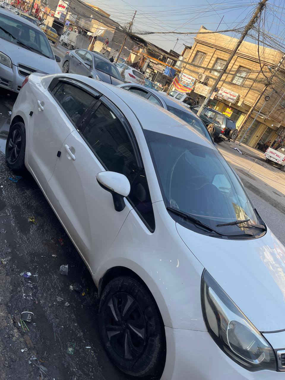 السلام عليكم
كيا ريو موديل 2013  وارد خليجي 
للبيع 
مكينة 16 دوش 
شرط كير مكينة طخم وتبريد وتدفئة  ما تصرف دينار 
ضررها قطعتين فقط باب و جاملغ 
رقم اربيل انكليزي بيها كابون بانزين 
شرط التحويل 
والسيارة ناصبة واحلى من الصور 
السعر   92
*********** 
***********
