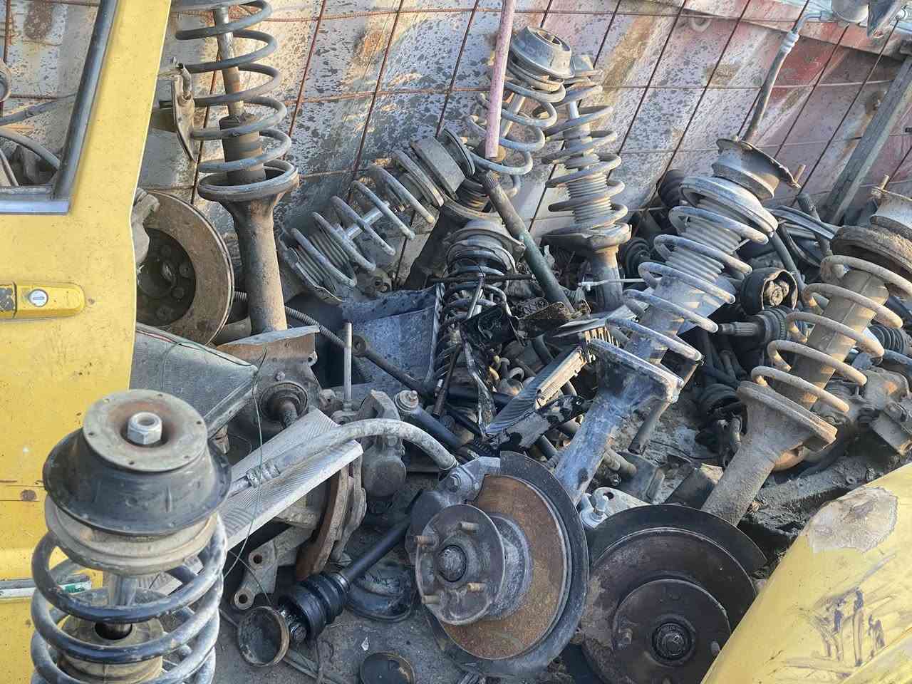 سلام عليكم 
متوفر غراض تفصيخ جميع سيارات الايرانيه والكورية 
ومتوفر جميع مكاين وكيوره
 سايبا طيبه بيجو بارس سمند 
ومتوفر تحويره كامله كورلا نحله ومكينه كورلا  ام جف 
متوفر غراض شيري A5 
وعراض شيري كوين 
وتفصيخ سياره كامله QQ 
موقع كراج 
قوس بغداد منطقة النتصار مقابيل مقر الحشد 
بداره ابو كرار 
رقم الهاتف ***********
