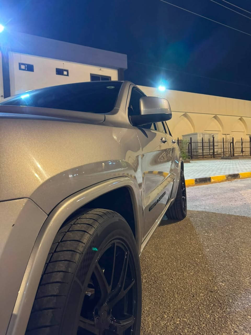 سلام عليكم اخون للبيع فقط
الفئه     Jeep Grand Cherokee Blacktop
مواصفات البلاك معروفه 
كشنات جلد 
ستيرن تدفئه 
كشنات تدفئه 
نقاط عمياء
دمام خلفي
V6 
3600
كلين تايتل 
ماشيه45ميل على وضع الشركه
السيارا ب اسم كردي وكاله  مداور موجود 
الموديل 2021 
السعر 31,000 رقم صاحب السيارا ***********
