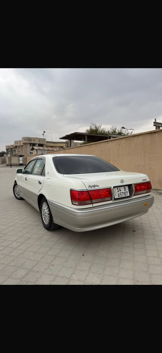 سلام عليكم. ملكه مديل. 2001. دخول جديد. تسجيل. جديد مزاد دوله. سنويه. لل 31 كفاله عامه كص ونغل جثه وضربه وصبغ. وعيب شرعي. شاصي 71 دكمتين كرستال اصل. أربع كراسي. كهربائي. ستيرن كهراباء برده خلفيه. تخم تاير. ويل اصلي. حداده. كهربائيات. تحويره. ميه بل ميه.   باتري جديد سياره جديده وجاهزه. مكاني. بصره.  سعر. 148 وبيه مجال للشراي.  ***********
