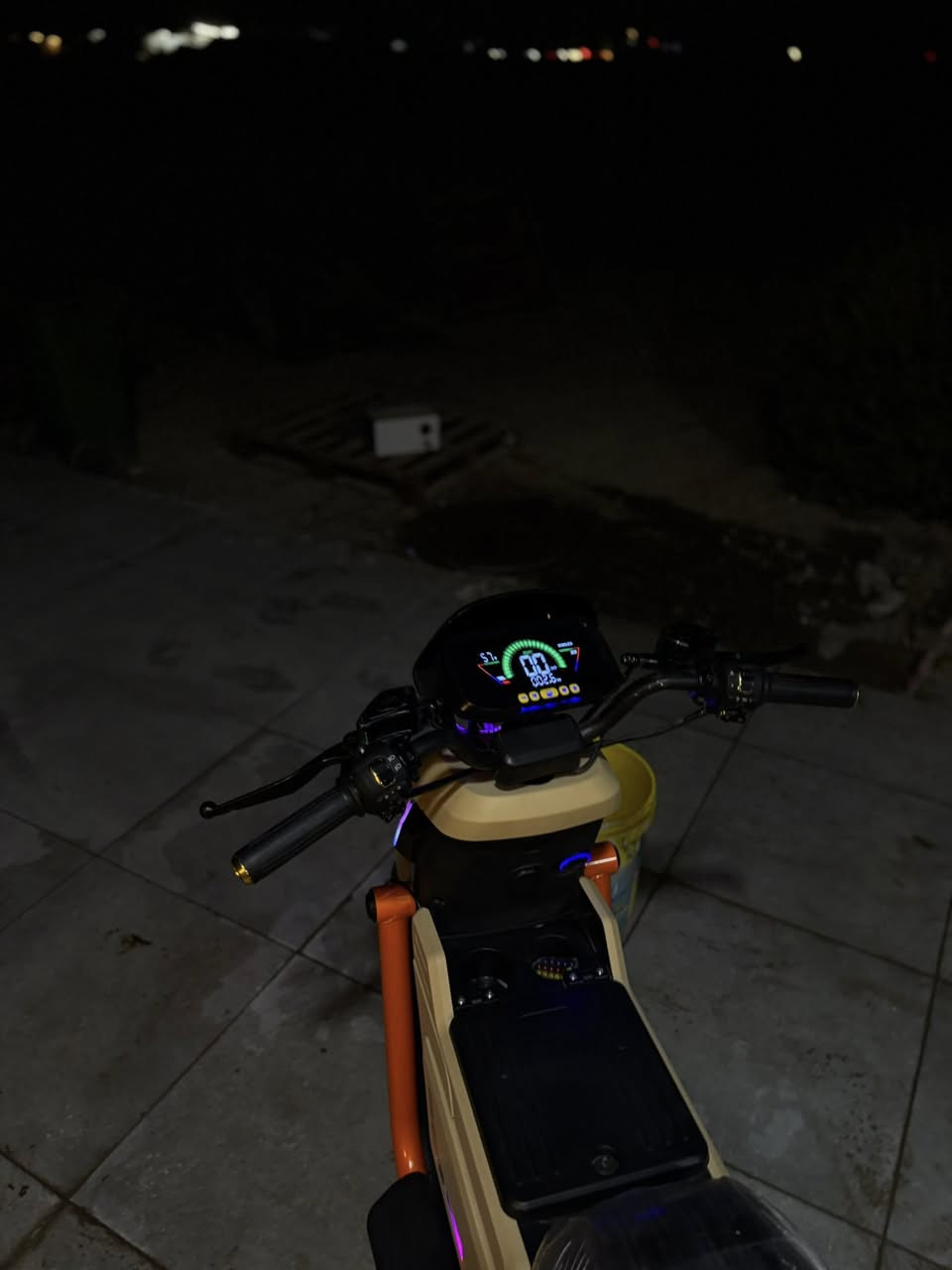 موصفاته
تشغيل كارت وبصمه وسويج
لايت لد وبومه زوج عالي ناصي
اشاره/يمنه /يسره/و دبل رماش
بريك دسك/امامي خلفي
بطاريات خمسه
سماعه بلوتوث
شاشه كبيره
مكان تخزين
بك رجوع له الخلف

الاستفسار اتصال/‭٠٧٧١  ٢٧١ ٤٢٦٦
سعر650
