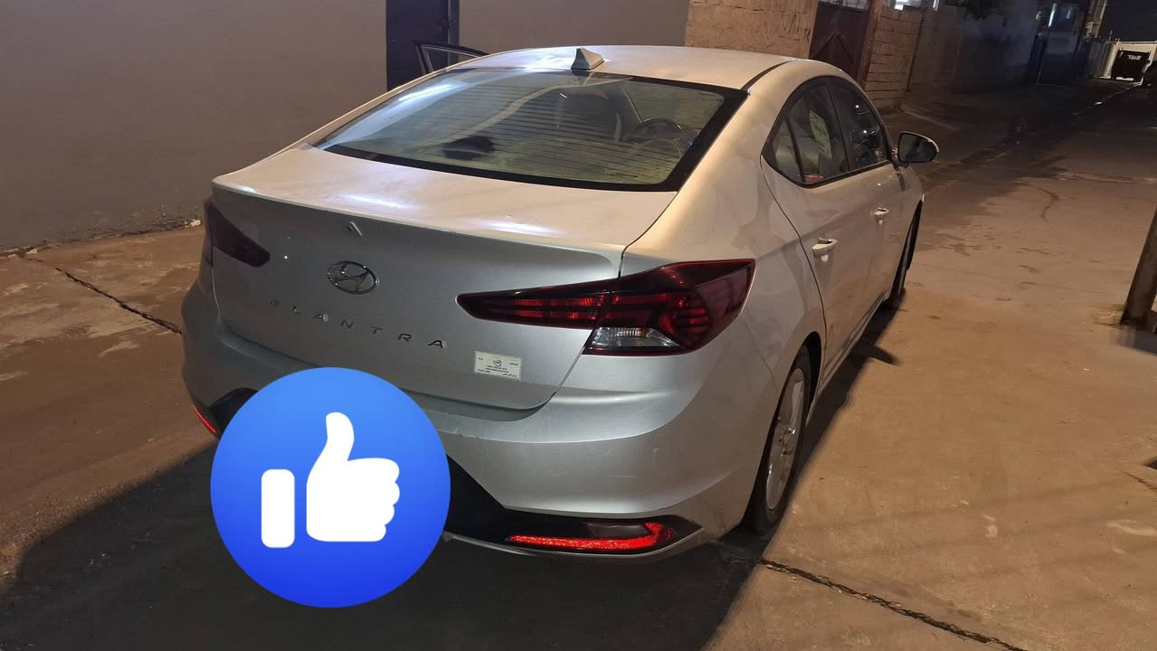 النترا 2019
لون السياره سلفر
حجم المحرك 2000 دوش
السياره ماشيه 95
رقم أربيل
فئة السياره نص فول
قفل مركزي جامات كهربائيه 
حساسات  
كاميرا خلفيه
تحكمات استرين 
مثبت سرعه
تحديد مسار
ملاحضة سياره بيه بنيت او جاملخ مصلح امريكي تعديل فقط بدون دواخل وبدون ايرباك 
السعر 135 بيه مجال
مكان السياره موصل الأيسر 
للتواصل
اسيا. ***********
