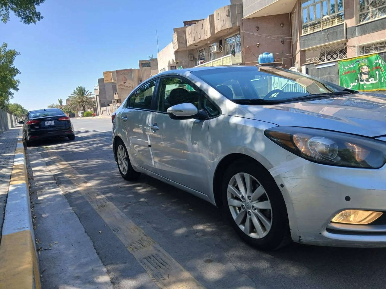 السلام عليكم كيه فورتي موديل 2016وارد امريكي صور الحادث وسونار  منشورات بي مكانات صبغ بدون دواخل السياره جديده وجاهزه مكينه وكير وحداديه وصدر وتخم تاير مكفولات مكينه1800دوش مرغوبه ماشيه 120الف رقم  وهزه جديده  رقم هاتف***********السعر 97وبي مجال شي بسيط العنوان بغداد
