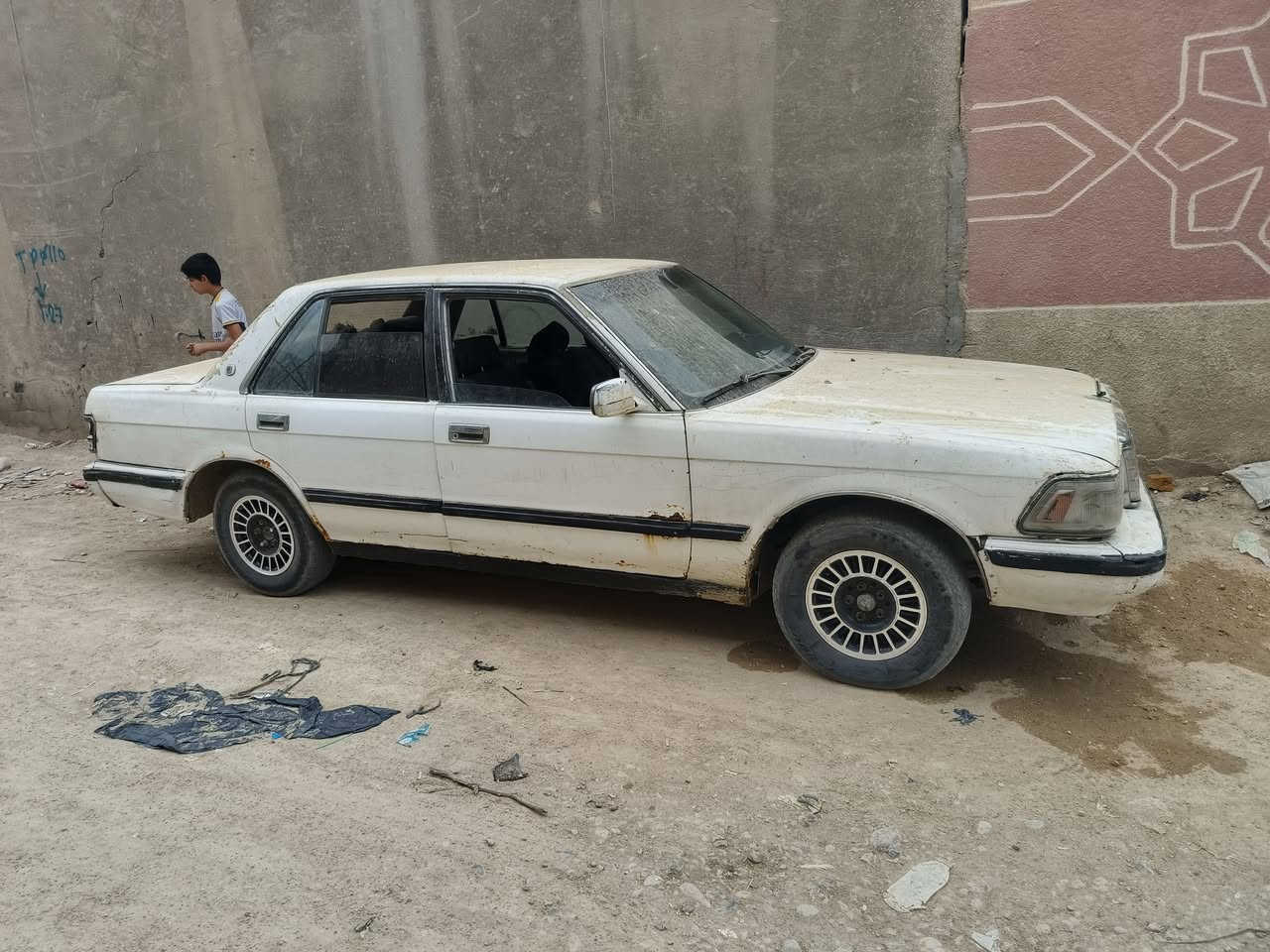 سلام عليكم سياره سيدان للبيع رقم ذي قار مشروع وطني تحويل ثاني يوم راعيها بالبصره مكان بالبصره مديل 91 مكفوله كص ونغل مكينه وكير كرتون حداده جديده عوزها كهربائيات بسيطه وفلس مزروف تخر ماي بيع مستعجل سعر 21 اتصل ***********
