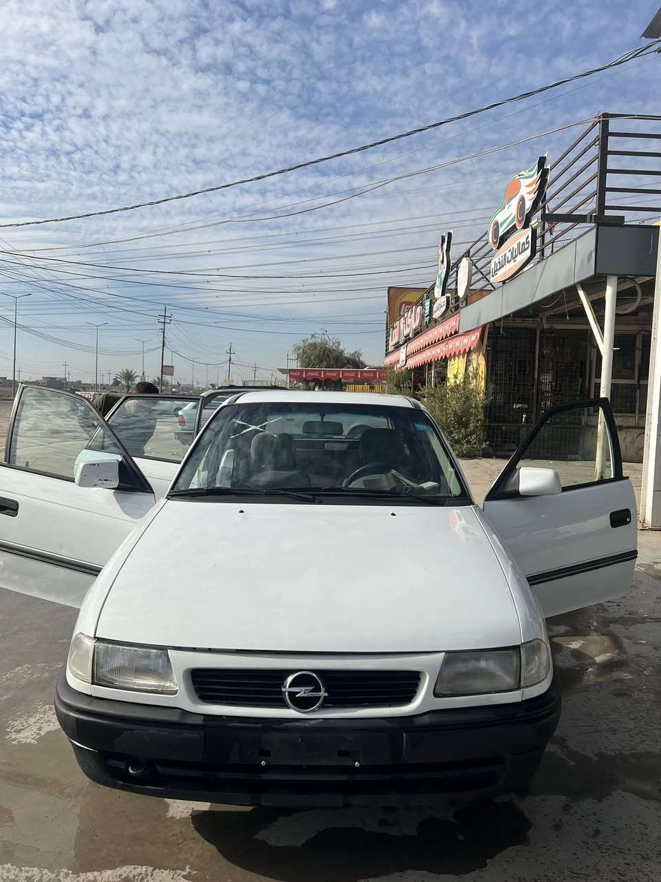 استرا للبيع موديل 1993 رقم مسطره جديد سنويه جديده هزه جديد  كير عادي ومحرك شرط صبغ بس دواير ودوسات سياره لوك متصرف عليها ربع كهربائيات كلها شغاله تايرات جديده  
سياره موجوده بالموصل

السعر 48 وبيها مجال بسيط 
***********
