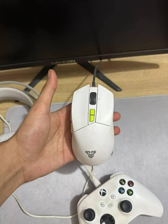 اكس بوكس سيريس اس جديد استخدام شهرين
سعر ٢٧٥ وبي مجال 

شاشة كيم اون ١٤٤ هيرتز سعر ١٥٠ 

يو بي اس ٥٠٠ واط سعر ٣٠ الف

ملحقات:- ماوس وكيبورد وسماعات ب٥٠ )شركات معروفة)

للاستفسار 
***********
