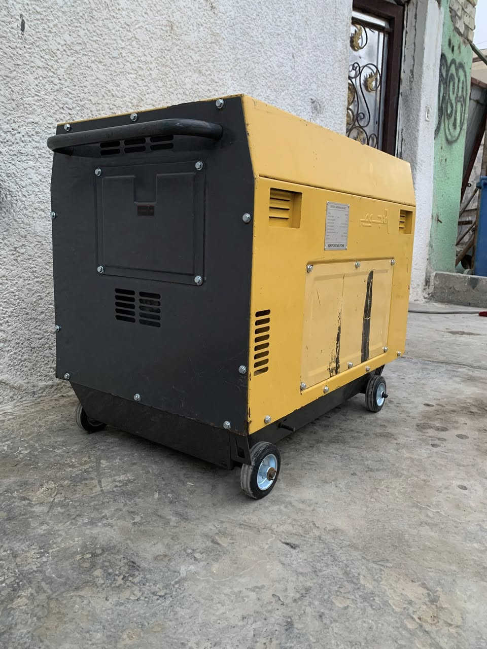 مولده كاز  كاتم 7 كيفي 28 آمبير مولده كلش نضيفه وبلاديه ماداخله تصليح على وضع شركه نكره بل تشغيل جديده مستخدمه قليل السعر  750 مكاني بغداد بوب الشام ***********
