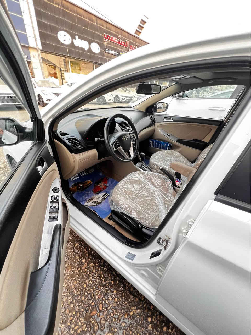 اكسنت 2016 خليجي مكفوله والسونار مرفق بالمنشور 
مكينه 1600 … فول تحكم ستيرن … شاشه مع كاميرا …. ويل كب … كشاف … سبير بلادي مانازل مع عده كامله … ماشيه 120 كم … جديده جداً سعر 125$ مكاني حله *********** حلة, بابل
