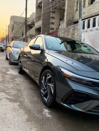 هيونداي إلنترا 2025   وارد أمريكي  الممشى 40  الضرر: صندوك ومبدل نفس ا...