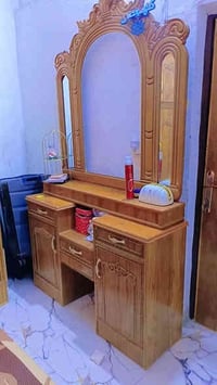 غرفة اخشاب كاملة ميز تواليت مكسورة جامتة فقط زاوية موجودة كاملة غرفة ا...