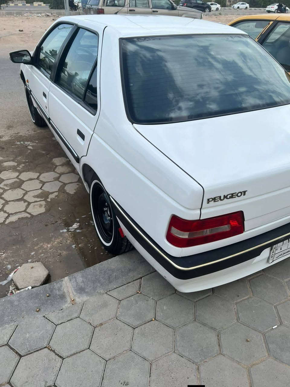 سلام عليكم شباب بيجو 405البيع امعمره تعمير حلو تبريد ثلج كير محرك حلوت كهربيات كله شغاله مكاني نجف متواجد وتساب ***********او فيس
