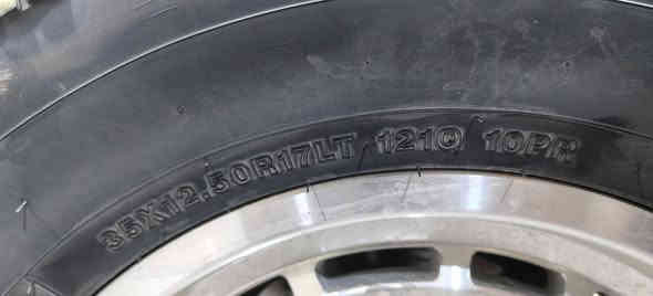 سلام عليكم
تخم تاير اصلي  استعمال كلش قليل نضافة 100% سنه الصنع 2024 
ملاحظة تاير فقط بدون ويل السعر 750$
مكاني بصره 
***********
