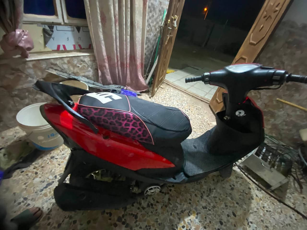 سلام عليكم ماكس عدله للبيع كهربائيات كامله مكمله سلف الباتري عوزه شحن من اول هندر تشتغل مفتوحه شلعه حلوه مكان بصره قرنه سعر ٥٥٠ رقمي *********** مو شراي لا تراسل رجاءً
