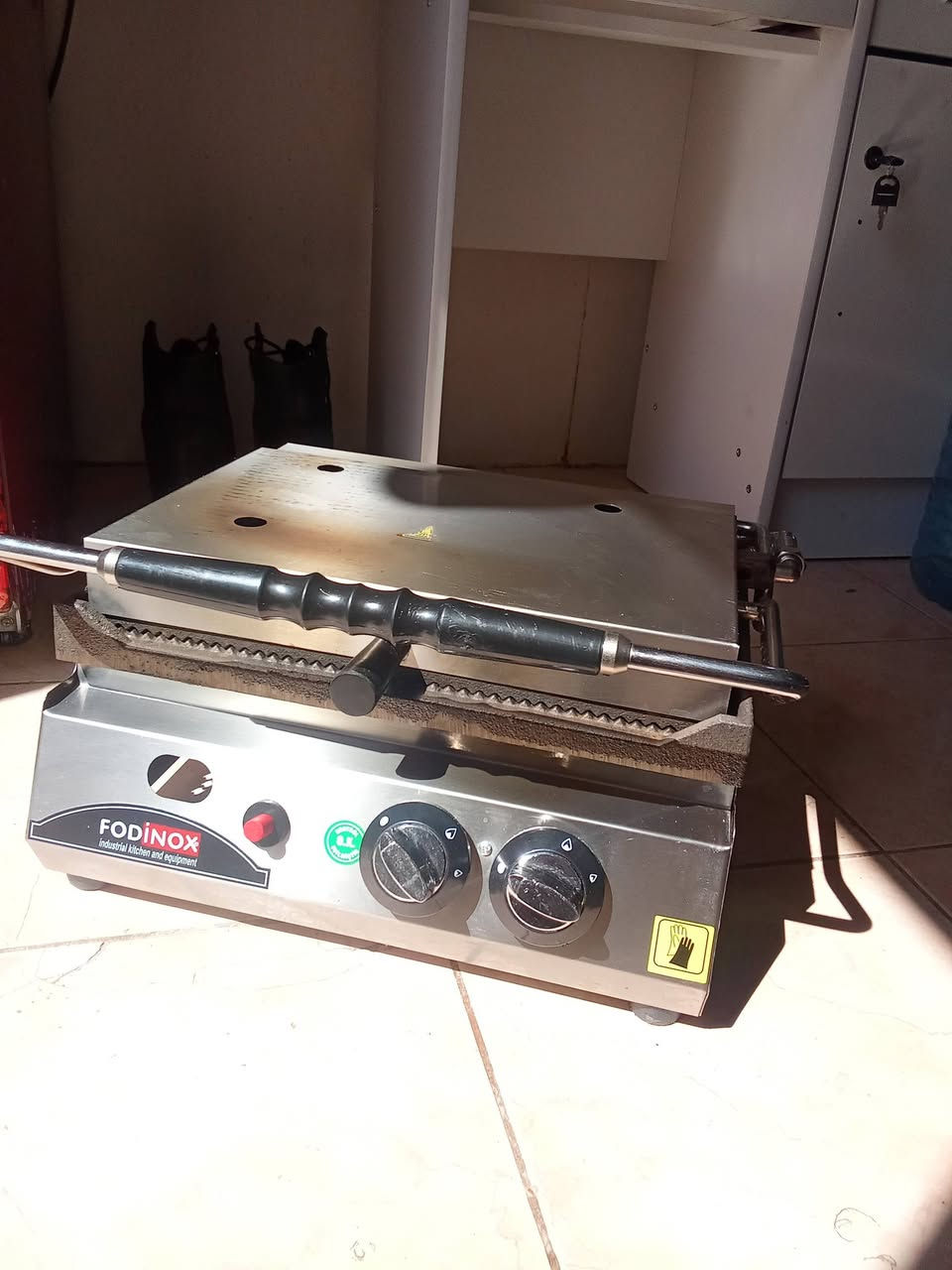 السلام عليكم _$ أغراض كافتريا للبيع العنون 7 كيلو
***********
