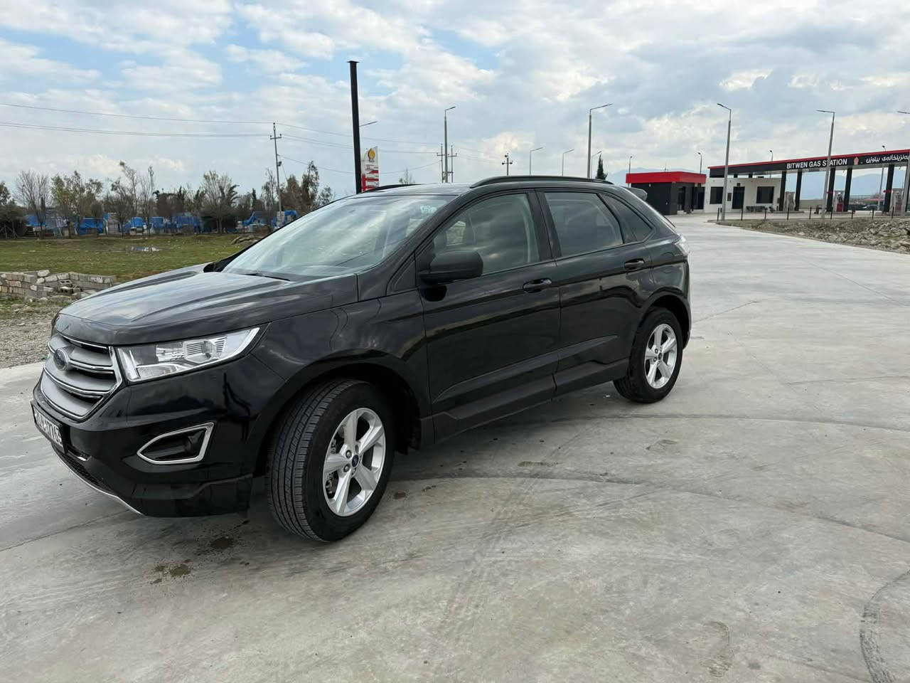 فؤرد ادج 2018 جوارپستؤني تؤر بؤي مةرخووب سةيارةكة زؤر خاوينة نمونةية يةك پارچة بؤياخ بينتو بي ئةرباگ گير مةكينة كارةباي هةمووي بةشةرت 
سةيارةكة مالي دؤستة سنكري تا 30تازةية 75 هةزار رؤيشتووة 
ناونيشان رانية وتسئاپ ***********
لةسةرم ئةم ژمارةية 
*********** رانية, السليمانية
