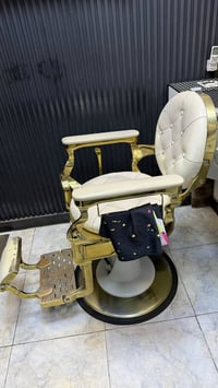 كرسي حلاقه ملكي • بغداد • ١-٢ قطعة
