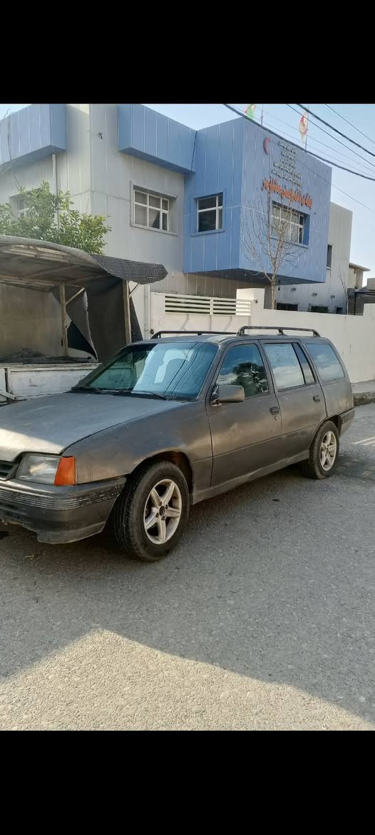 ئؤپل كاديت ئارم پلاستيك هموي بشرته گئر و مكينه ي تازةيه مكينه 16 تاخم پئش و پشت بشرت ليدراني نيه ويل كپ تنزيل لايت برئك مزبووته شوين هه ولير سعري 10 
*********** أربيل, العراق
