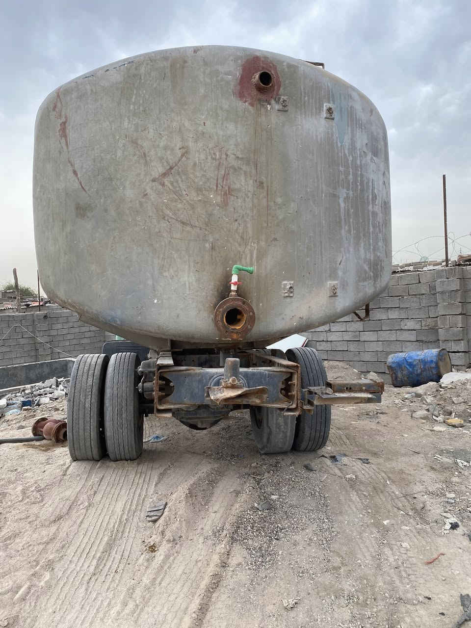 السلام عليكم لبيع دنكر بدون لوحات فحص موقت مديل 1992سيا ه مكفوله مكينه وكير وشاصي مكان سياره بصره زبير رقم الهاتف ***********او***********
