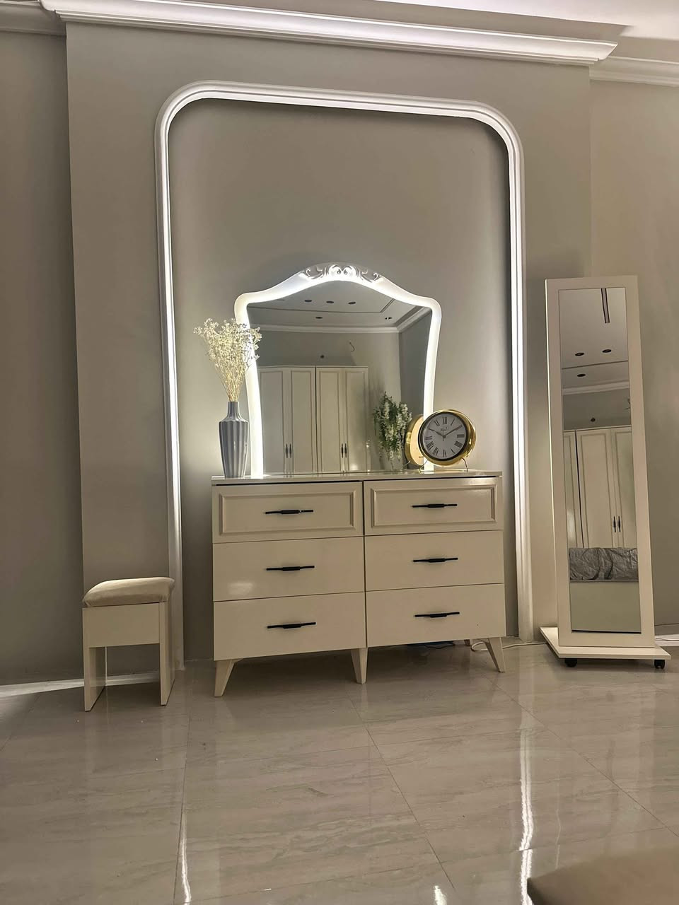 * موديل ڤيتا*
*متكون من 10 قطع*
*ظهر بلوك*
*برغي وجوي حديد*
*اناره بالكومديات*
*اناره بالسرير*
*اناره بالميز تواليت*
*قياس الكنتور 330سم*
*دبل مجر بالكومدي*
*ميز تواليت مختلف 6مجرات*
*كنتور8 باب +٤مجرات*
*سرير مخزن+شازلون مخزن*
السعر 1450.000 بغداد, العراق


**إذا كنت صاحب هذا الإعلان وتريد حذفه لأي سبب، رجاءا أرسل رسالة إلى الدعم الفني**