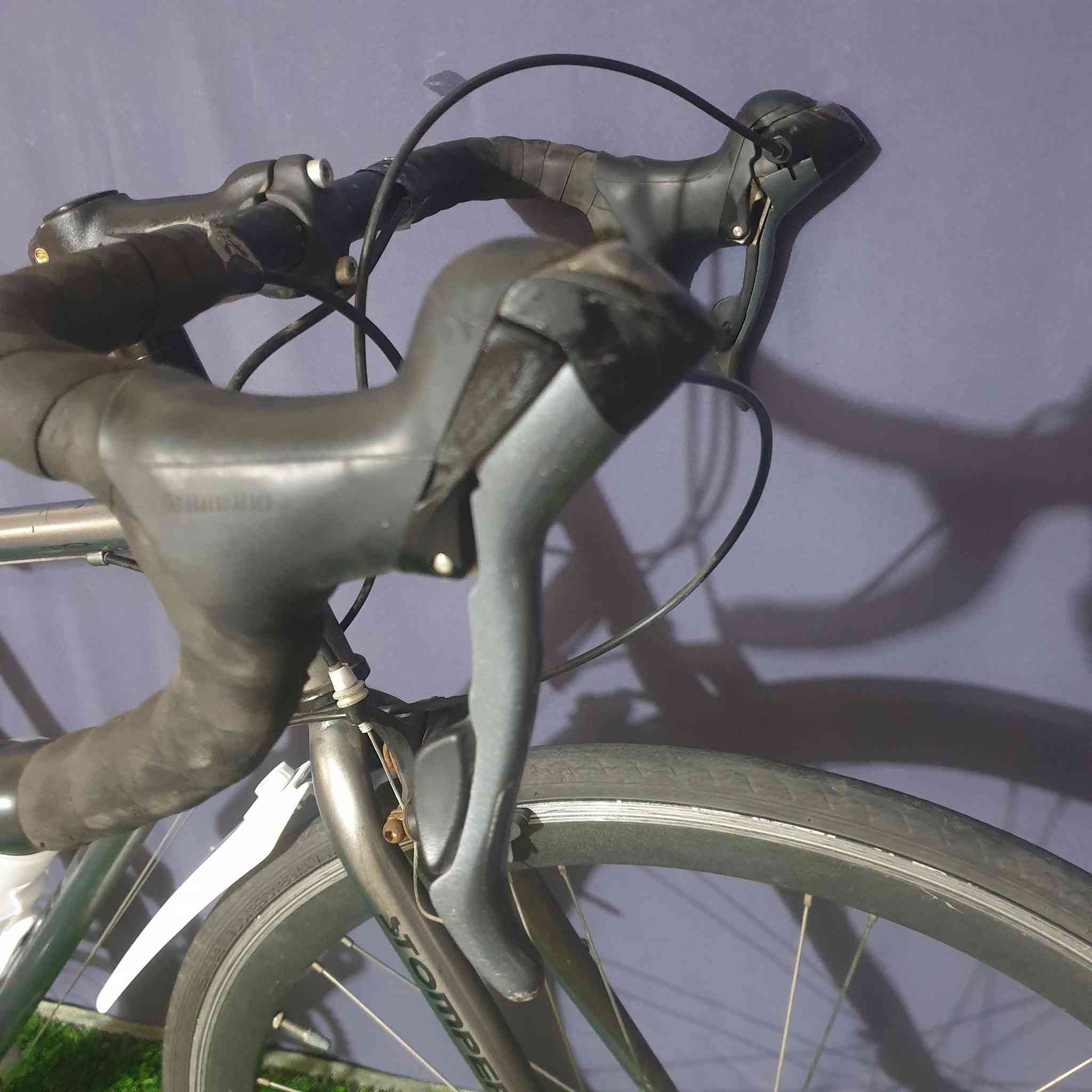 بايك رياضي سباق موديل 700C 
حجم 28
باله كسر حاويه 
غير مستخدم بالعراق 
الحاله جاهز ونظيف
فريم عالي (510mm)
الكيوره (8x2) الكير باليده شيمانو اصليات 
السعر 130الف
 ويوجد توصيل
للاستفسار الاتصال ***********
