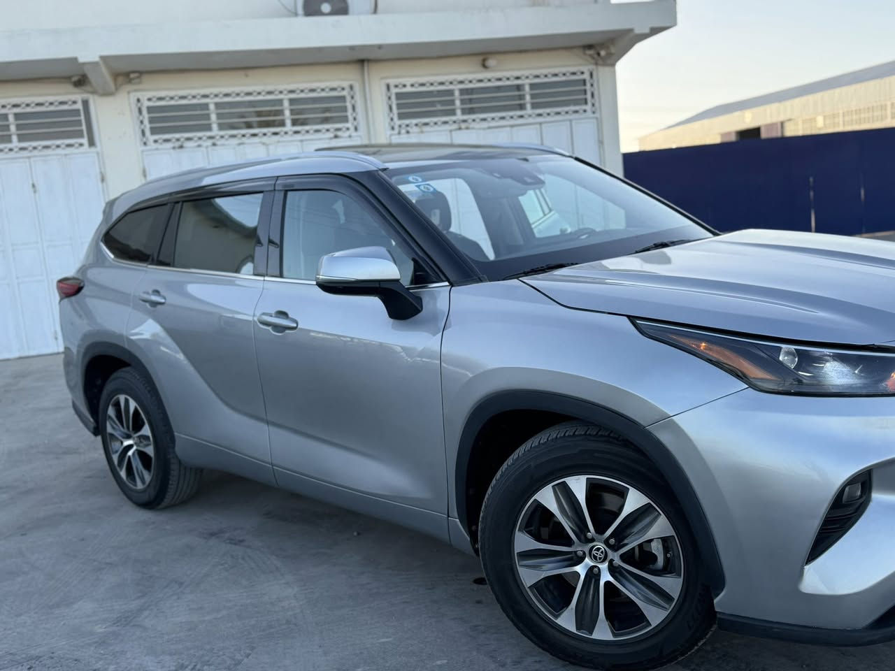 السلام عليكم / تيوتا هايلندر 2022 XLE فول مواصفات فتحه سقف بصمه ابواب ويل عالي كشانه جلد كشنات منفصله تدفئه بلكشانه بردات بلاديه جنطه كهرباء / محرك 6 سلندر كير مكينه كفاله رقم بغداد هزه سنويه جديده تحويل مباشر / حادثها بنيد وجاملغ بدون دواخل وشواصي / السعر 260 بيها مجال للشراي ***********
