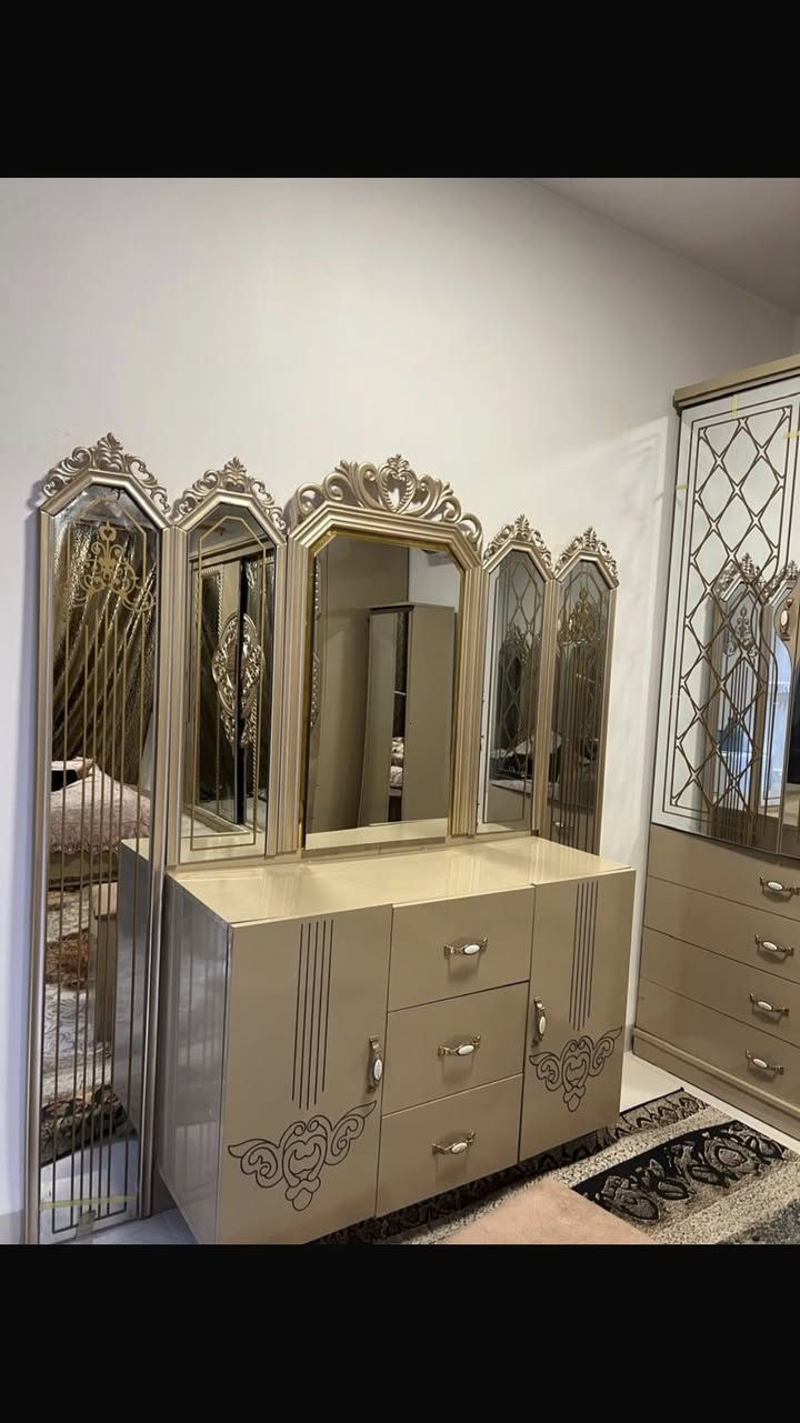 السلام عليكم غرفه للبيع موديل تركي نضافتها ٩٠/١٠٠ السعر مليون و ٥٠ للاتصال ***********
