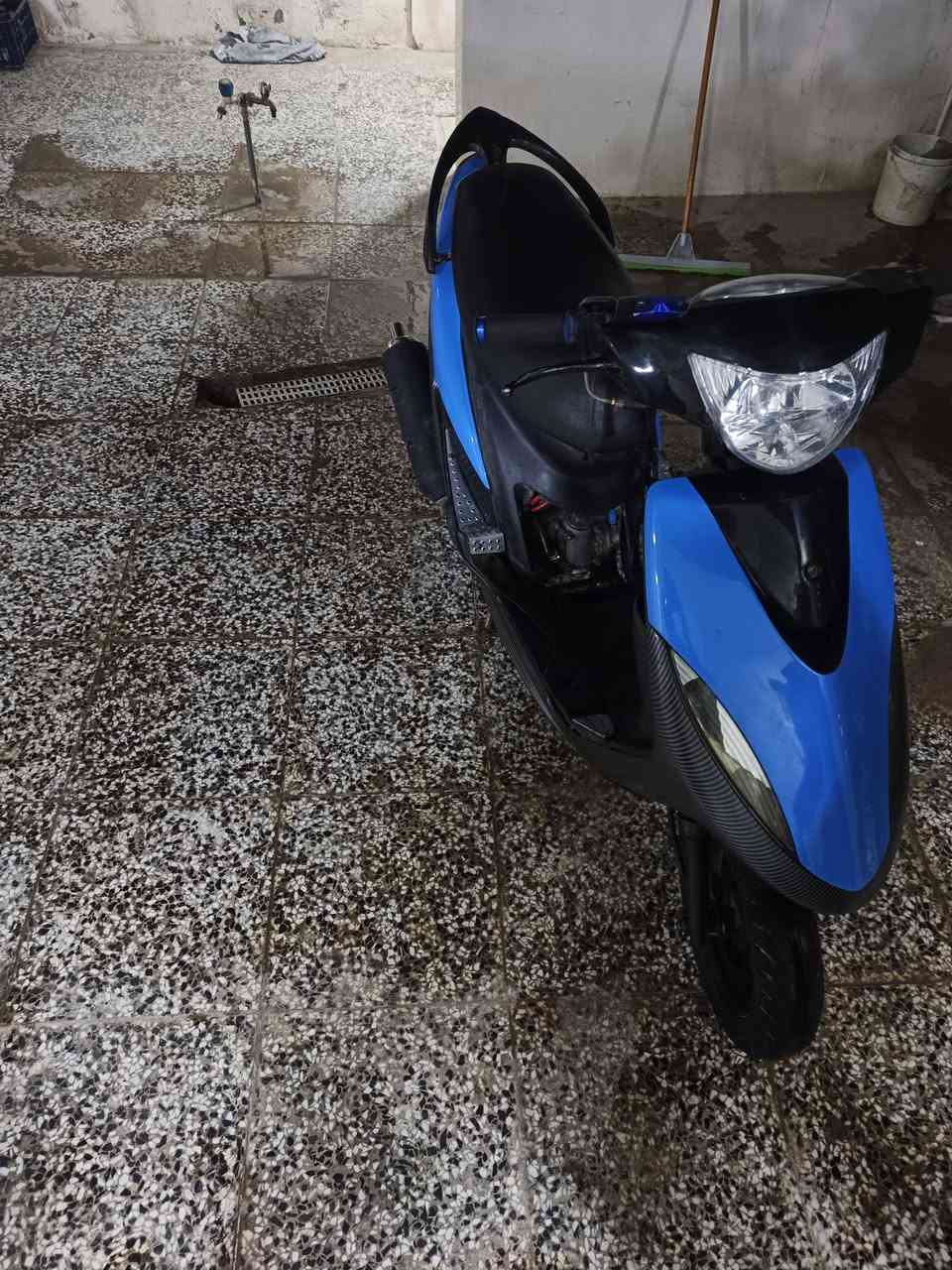 سلام عليكم درجة ماكس عدلة البيع درجة نيضفة 
ما مفتوحة كلجات رياضي صلنصة رياضي مكان زعفرانية📍سعر550 رقم ***********
