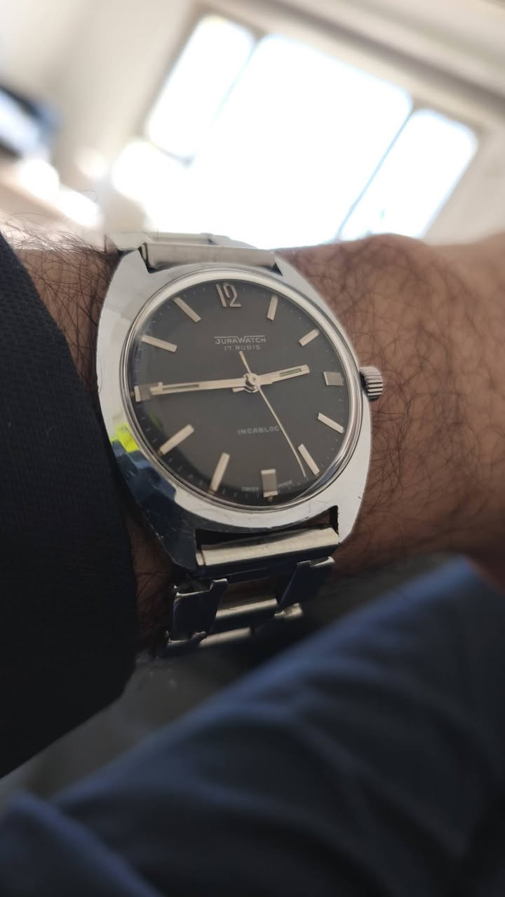 ساعە سوسری نصب تكویك 1969مینا سمینتی رصاصی شغال مضبوط قطر ۳٦مم سعر 100الف


**إذا كنت صاحب هذا الإعلان وتريد حذفه لأي سبب، رجاءا أرسل رسالة إلى الدعم الفني**