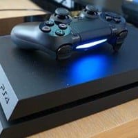 من رخصة الادمن الحترم عندي ابلي 4 للبيع مستخدم شي قليل جداً جديد لك مع...