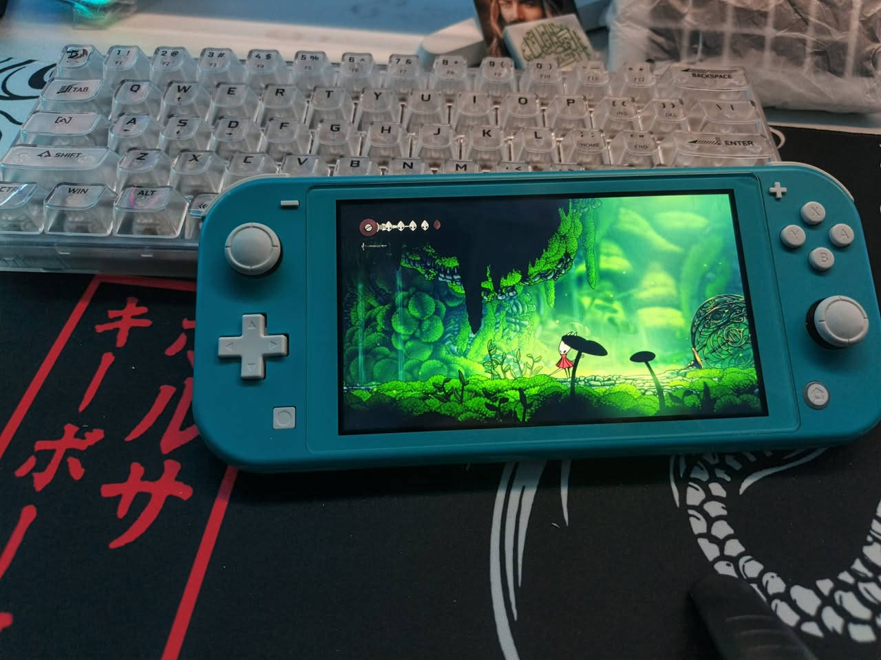 ننتندو لايت مهكر نظامين جهاز مكفول من كلشي والبطارية قوية وطول حسب العبة 4 ساعات تقريبآ سعرة 225 وبيه مجال مكاني بصرة وعدي توصيل *********** تتواصل على الخاص موجود او على رقمي
