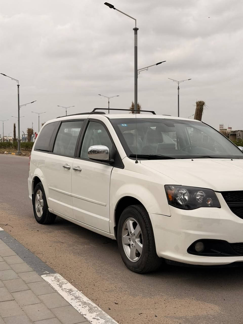 يا الله سلام عليكم دوج كرفان مديل ٢٠١٢ سبعه راكب السياره تشتغل نظام الغاز والبانزين فو مواصفات حادثه جاملق وبند بدون دواخل ولا أرباك مكينه ٣٦٠نفس الجارجر برغي نقص ما بيهه رقم بغدا إنكليزي تحويل السعر ١٣٥وبيهه مجال اتصال ***********
