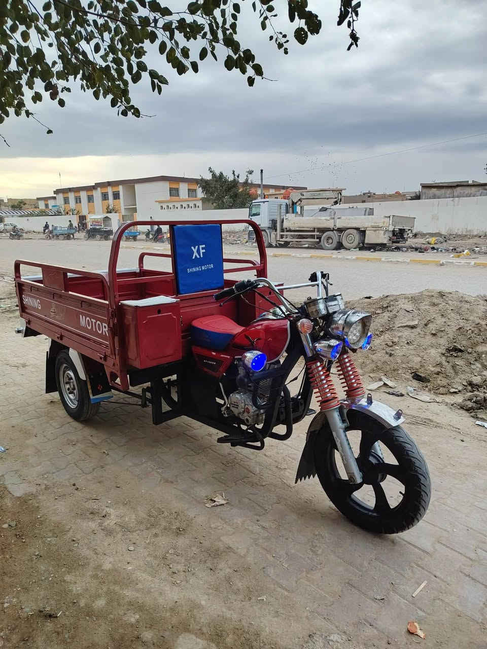 سلام عليكم ستوته للبيع صقر جمره بتره باب أول موديل2019 شرط الفحص كهربائيات شغاله دبلات شغاله ركبه وشاصي مكفولات مكينه وكير مكفولات بدي مكفول فقط مصبوغ من داخل حراري تخم تاير جوبلس أوراق كامله واصليه مكان ديوانيه مركز المدينه ***********
