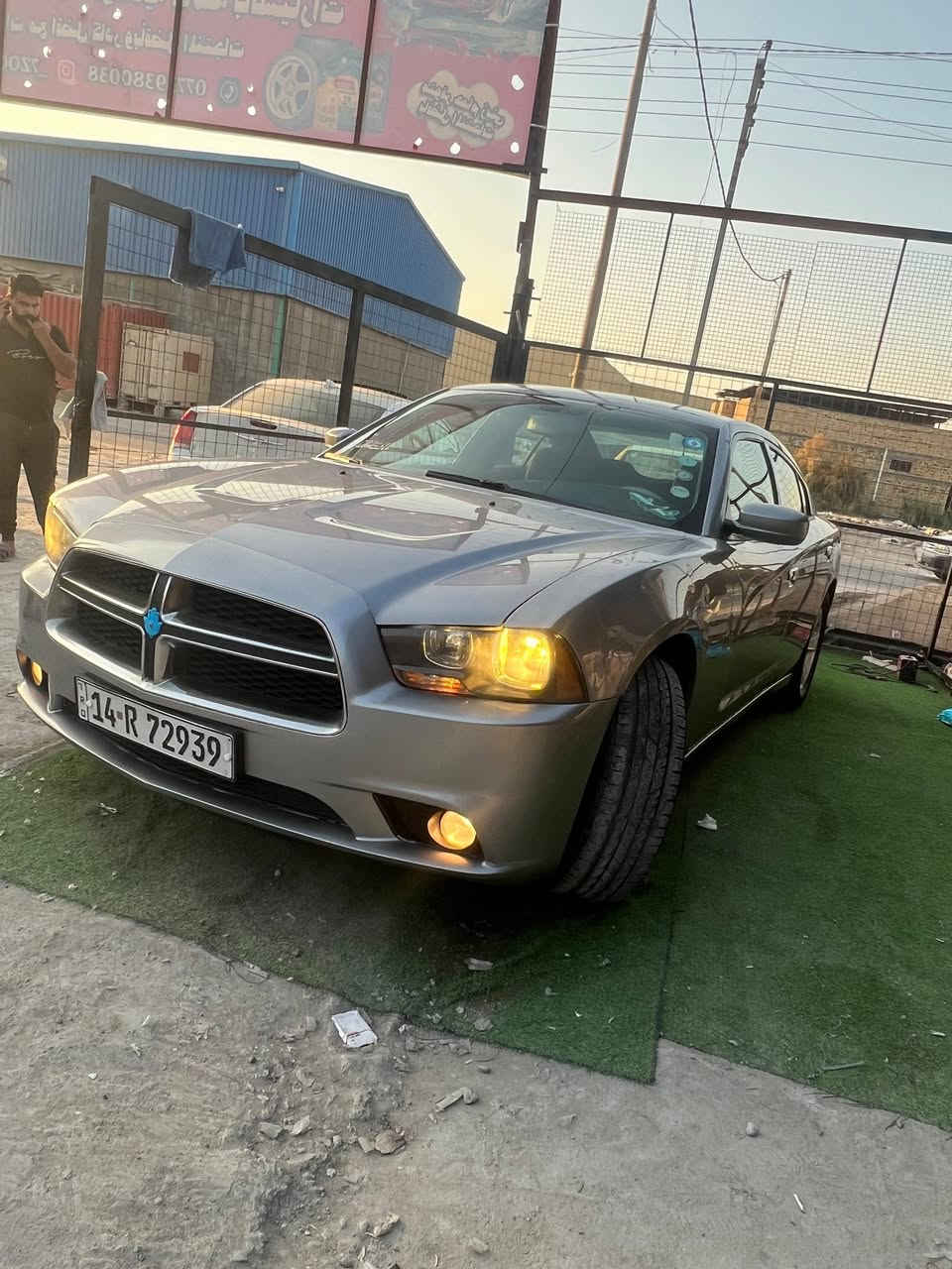 السلام عليكم تشارجر للبيع موديل 2013 السياره فول مواصفات ماعدا التنته السياره بيها قطعتين كلير والباقي كفاله بالنسبه جير ومكينه وحداده كله جديد والشراي يتواصل على هذا الرقم *********** سعر 150وبيه شوي مجال
