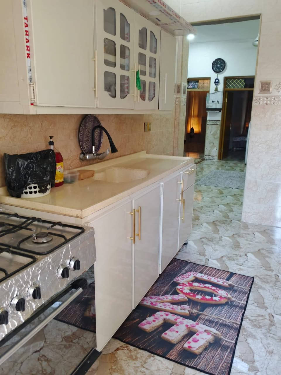 بسم الله ماشاء الله
بيت للبيع المساحه 150 متر
سند 25
يتكون من غرف العدد 2
صاله
استقبال
مطبخ
بالسطح الثاني تكدر تسوي غرفه سويت
البناء بلوك صب كونكريت
بسم الله ماشاء الله على ترتب البيت والنضافه
الموقع طريق المعاره شارع سيد سهيل مقابل ابو غيث الفيتر يبعد خمسين متر عن ابو غيث
السعر 46 بي مجال بسيط للستفسار أكثر اتصل *********** او *********** مراجعة مكتب القمه للعقار الكائن بدايت طريق المعاره قرب الصيدليه الجديده
