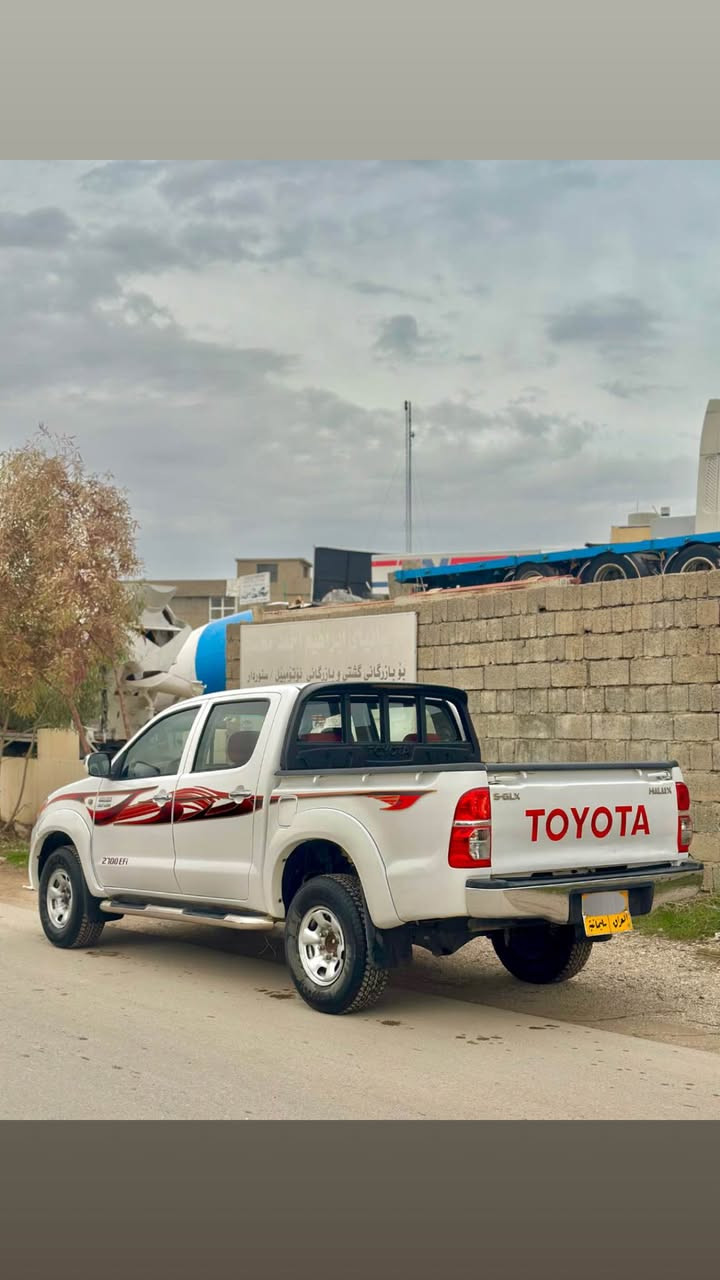 تۆیۆتا هایلوکس ، مەرزیە. مۆدێل ٢٠٠٧ بێ بۆیاخ ناو سوور هەموو گیانی بە شەرت، مەکینەی کراوەتەوە بەڵام هیچ کێشەیەکی نییە . ڕەقەم سلێمانی 
 *********** السليمانية, العراق
