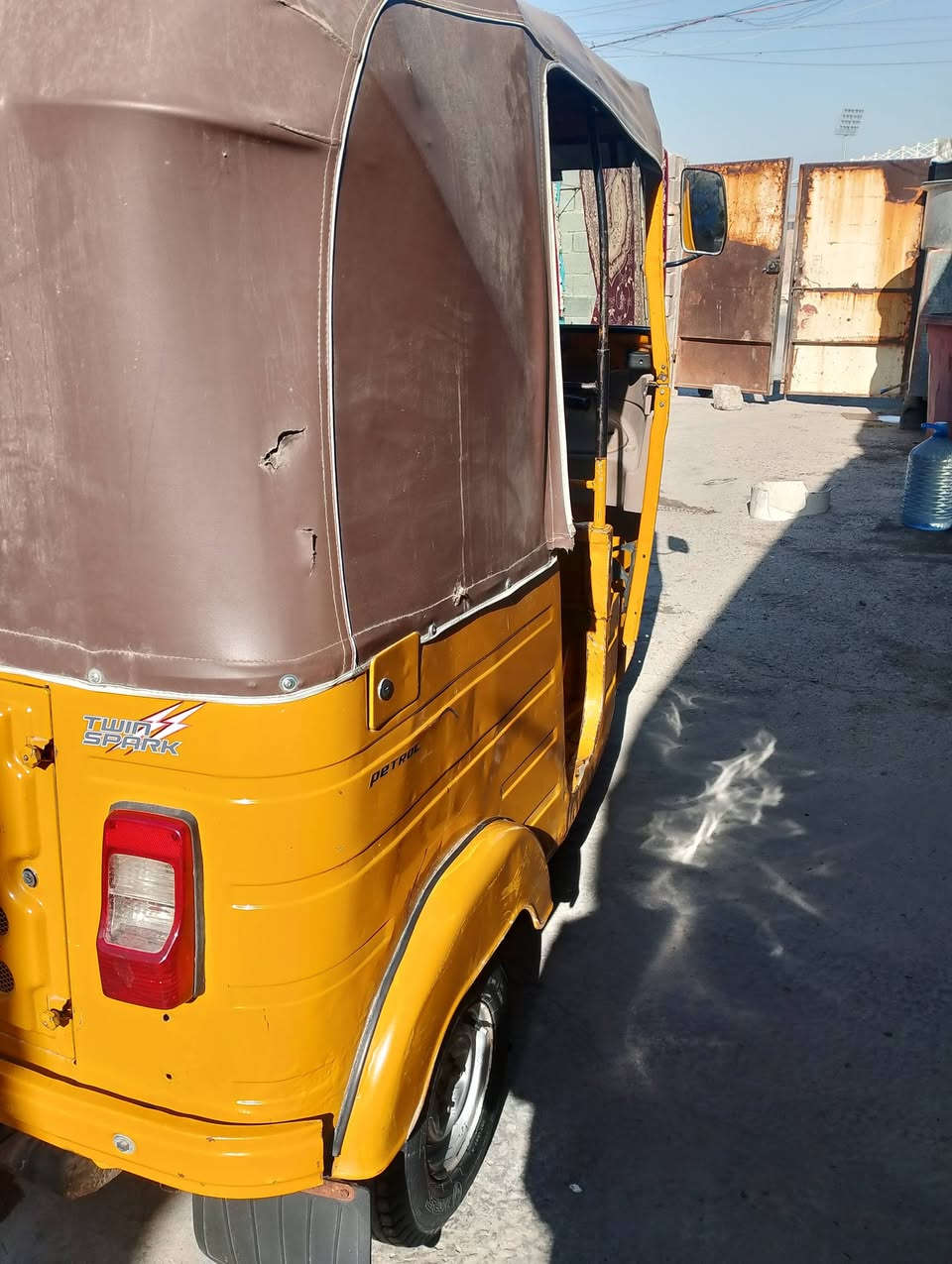 سلام عليكم تكتك البيع موديل 2020شهر 11رقم سنويه تكتك مكفوله من ضربه ولا صبغ مابيه شي مكينه مجفته مكاني مدينه الصدر السعر 6600بيه مجال ***********
