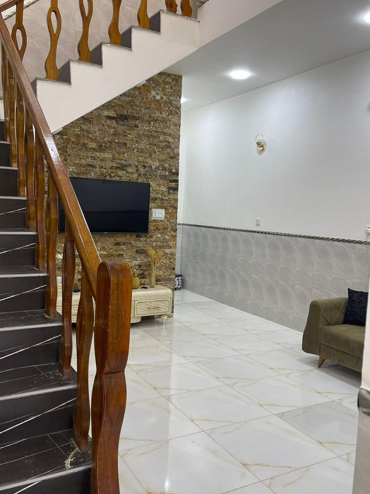 السلام عليكم بيت لبيع 100م بحي الغدير صابو صرف بناء حديث لاستفسار 
***********
***********يوجد وت ساب او خاص
