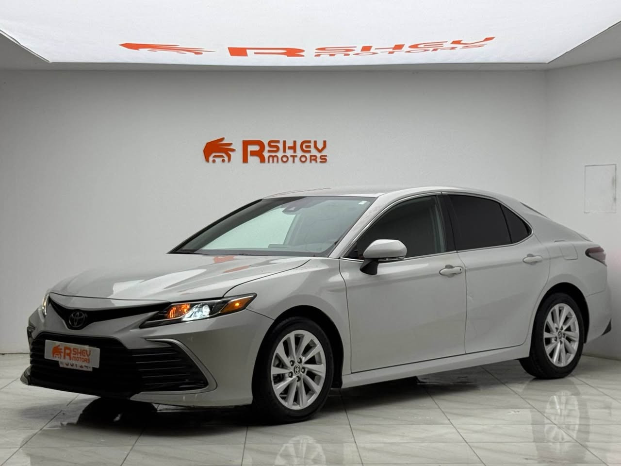 Toyota Camry LE 2024 
تويوتا كامري 2024 LE

مكينة 4 سلندر حجم 2.5 
ماشية 27,000 میل و بحالة ممتازة 

 
ضرر السيارة بنيد و جاملغ و نص باب سايق صبغ ب بدون دواخل نهائياً و بدون ايرباك 
السيارة حلوة و نظيفة مكفولة من كير و محرك وكهربائيات….
السيارة مامرقمة تترقم ارقام شمالية..

ب  سعر (183$) ورقة و بيها مجال للطيبين

مكان السيارة

دهوك -معرض ارشف R-Shev
رقم51 من معارض التيرمينال 

***********
*********** دهوك, العراق

