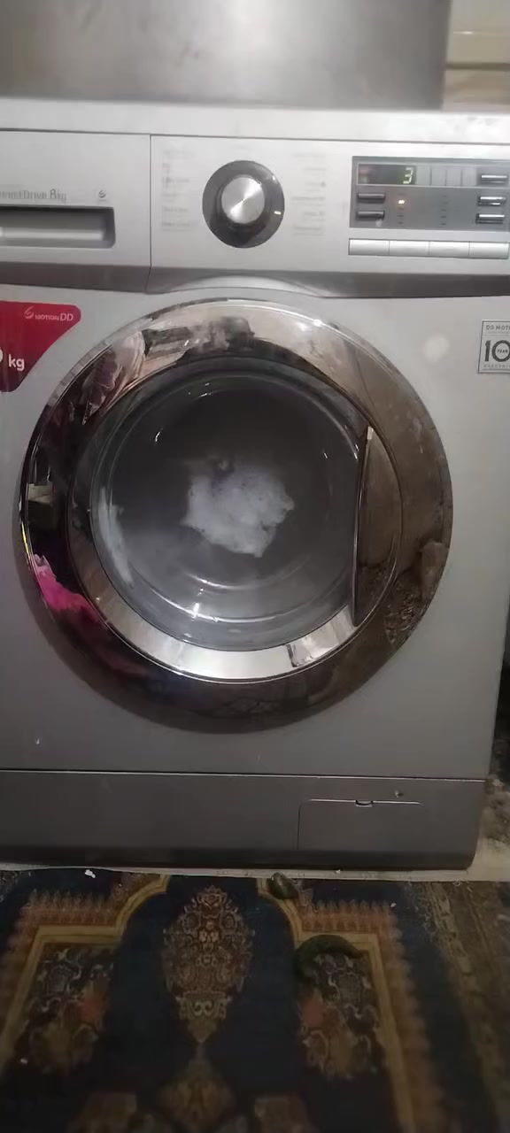 للبيع نظيفات حسب ما موضح في الصور مكانه الحرية دور نواب *********** وبنسبه للغساله فول اتوماتيك و تشتغل على مولد انفيرتر الكاونتر 120 في ٦٠
