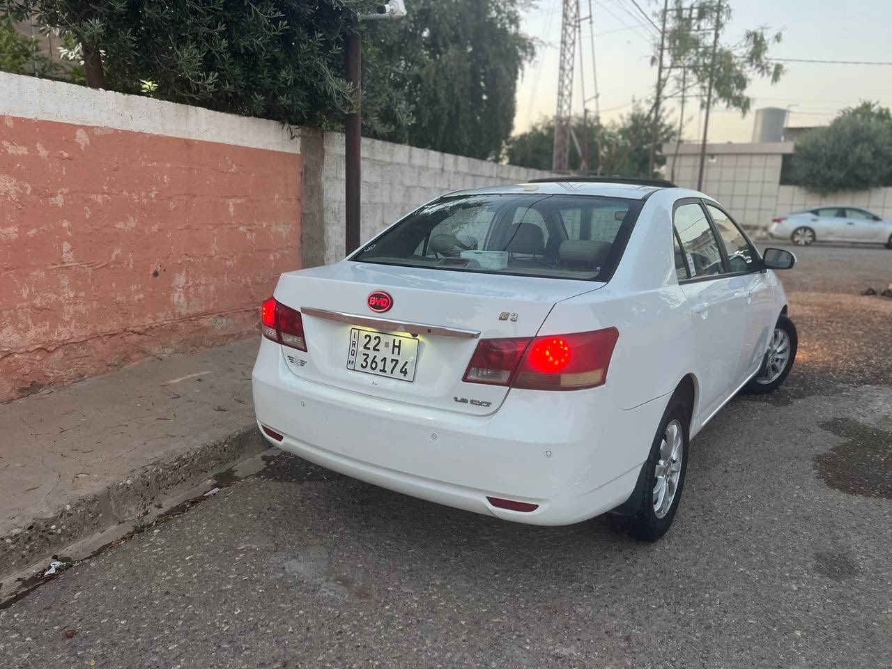 سلام عليكم byd
G3
موديل 2014 سياره اسمي 
سياره بيها 3 مكانات بارد 
كير محرك مامفتوح لا صرف لا بخار 
محرك 18 كير اوتوماتيك بطاقه بانزين بيها 
تبريد ثلج صدر كهربائيات كلها شرط جديد 
شاشه كامره بصمه سلايت رقم اربيل سنويه مامنتهي 
مكاني كركوك رقمي ***********
سعرها 73 بي مجال
