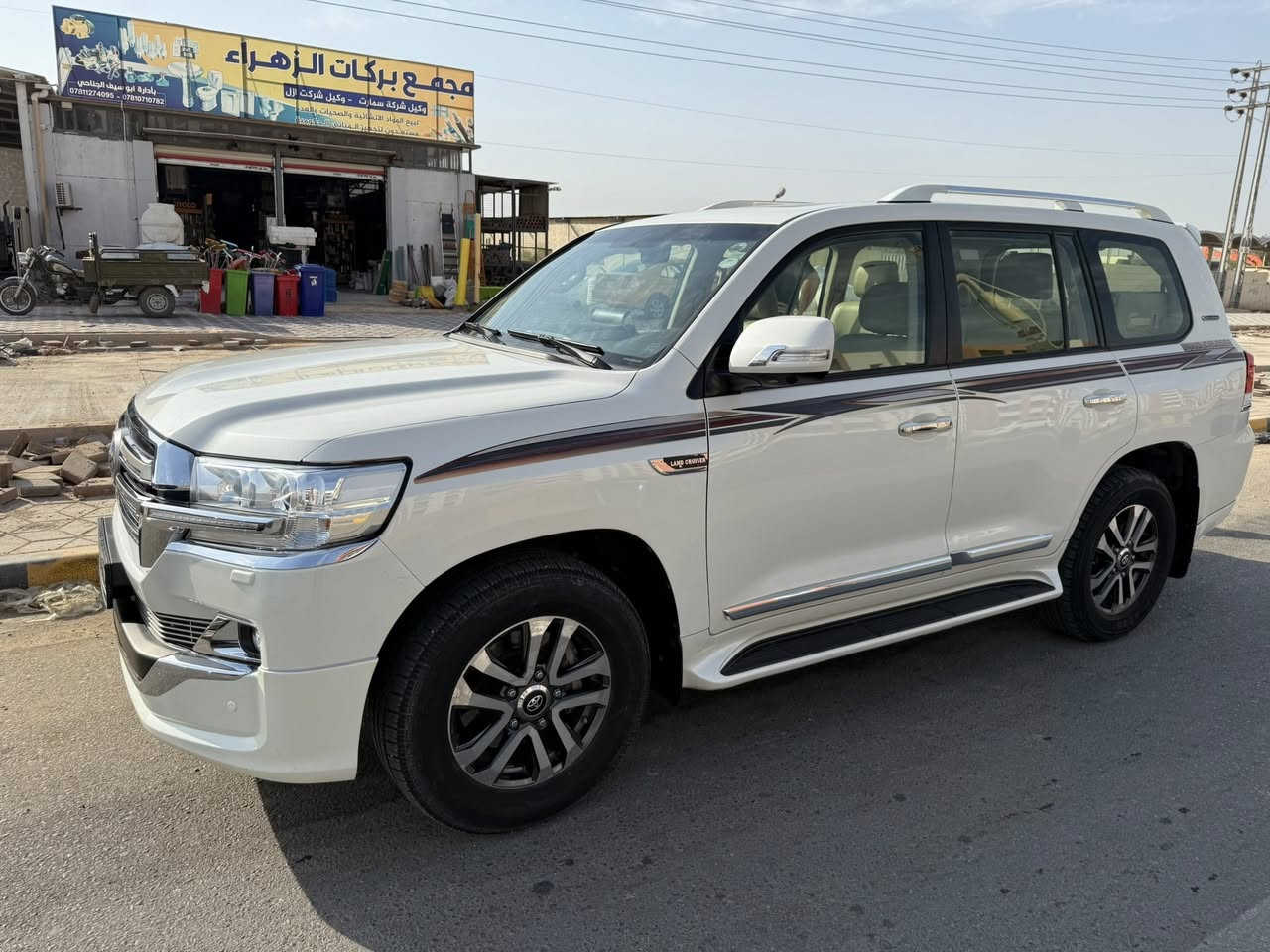 لاندكروز  2018 مكفوله كفاله  عامه البارد وصبغ وتبديل رقم اربيل بأسمي السياره مو ابسم شركة  موصفات كامرات 4 دبل ماوس شاشه الطويله كشنات جلد 2بصمة مكان السياره الديوانية 
نوع السياره جيهان  
سعر السياره قفل 478ورقه 
***********
