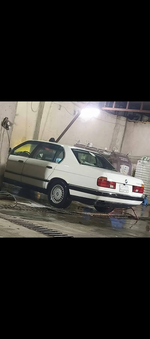 للبيع بي أم 735 / 6 سلندر كفاله گير ومكينه وحداديه وتخم تاير وكهربائيات وتبريد شغال ومشروط بس بي بوري واحد مثقوب السياره نصبتها حلوه وترايك 200 مكاني كربلاء السعر 40 وبيها مجال الاستفسار عالرقم ***********
