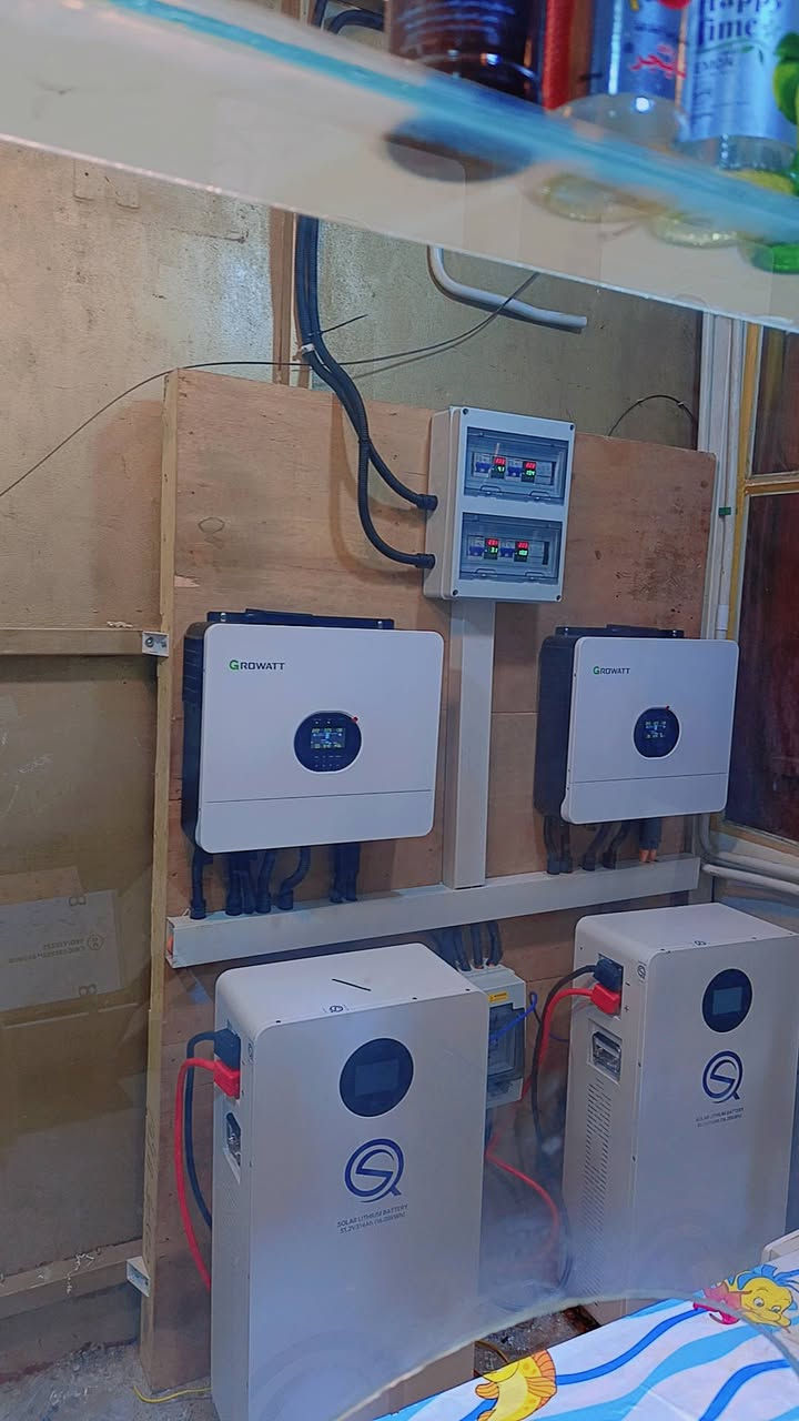 ✅ تم بحمد الله تعالى تنصيب منظومة طاقة شمسية متكاملة (بدون ألواح)
📍 في منطقة الشعب 
🔒 ضمان 5 سنوات
⏳ عمر افتراضي أكثر من 10 سنوات
➕ قابلة لإضافة الألواح الشمسية مستقبلاً بكل سهولة
🔧 مكونات المنظومة:
⚡ إنفيرتر Growatt الأصلي
🔋 بطارية ليثيوم QS عالية الكفاءة
🛡️ بورد  ATSحماية عالي المواصفات
مجهز بأفضل القواطع لضمان أعلى درجات الأمان
📞 للاستفسار والتواصل معنا على الخاص أو واتساب
✨ جودة مضمونة • عمل احترافي • ثقة ✨
*********** / ***********
